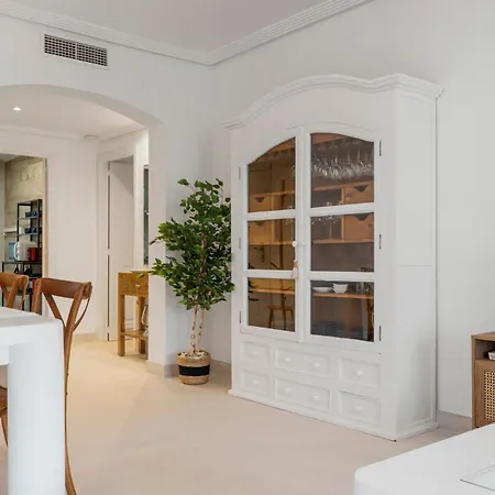 2 Bedroom In Medina Garden Apartment