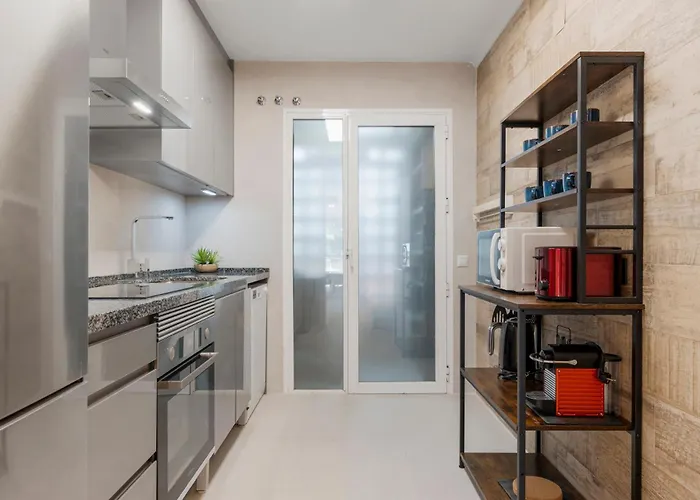 Апартаменти 2 Bedroom In Medina Garden